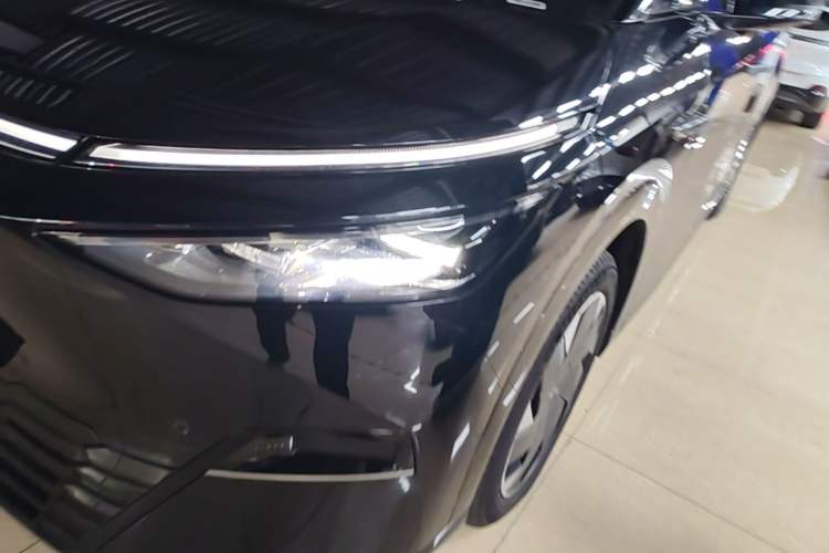 Used XPeng X9 2024 702 Ultra-Long Range Max Left Front Headlight