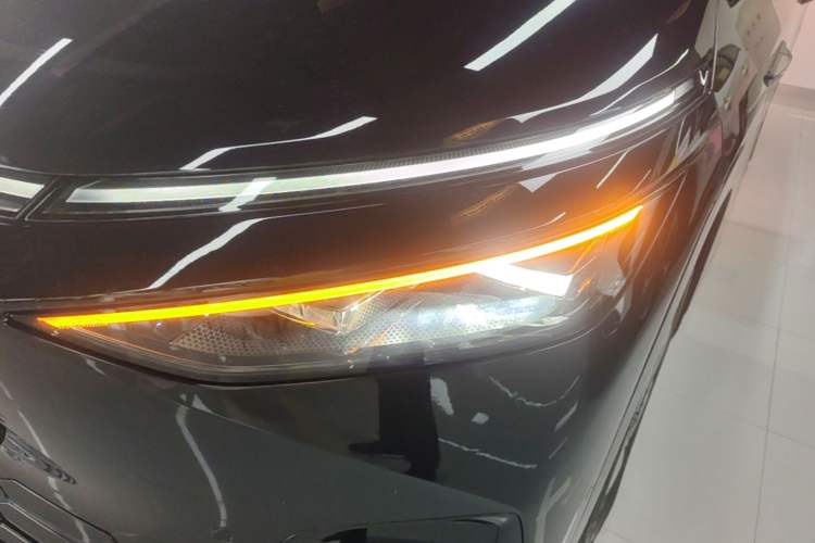 Used XPeng X9 2024 702 Ultra-Long Range Pro Left Front Headlight
