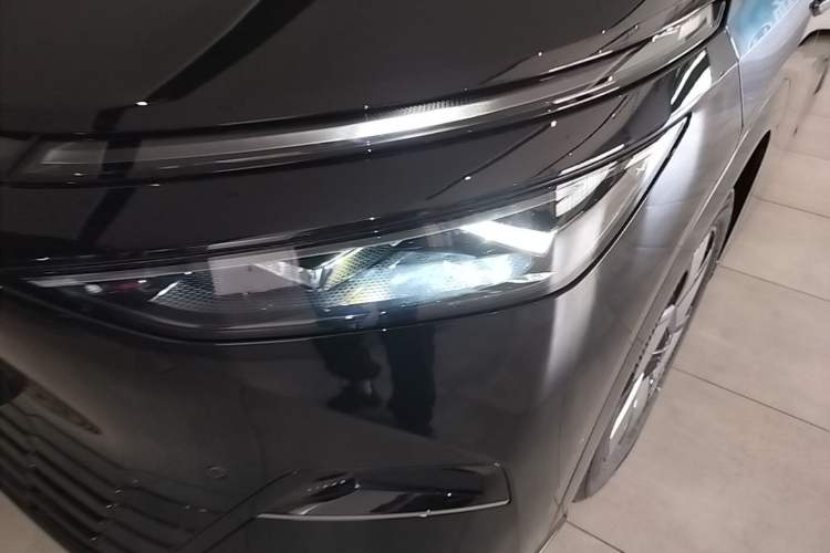 Used XPeng X9 2024 702 Ultra-Long Range Max Left Front Headlight