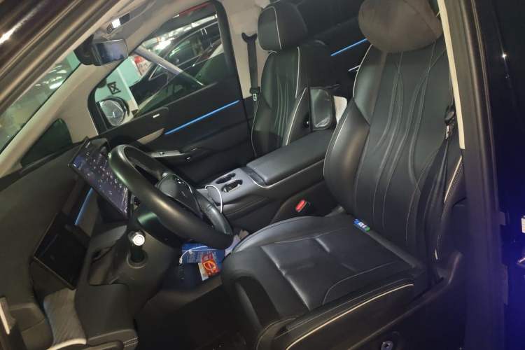Used XPeng X9 2024 702 Ultra-Long Range Pro Left Front Seat