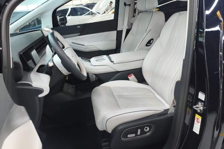 Used XPeng X9 2024 702 Ultra-Long Range Max Left Front Seat