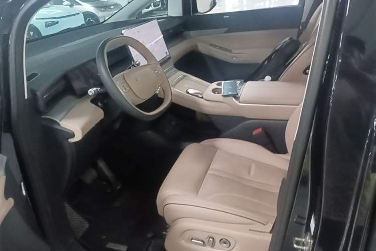 Used XPeng X9 2024 610 Long-Range Pro Left Front Seat