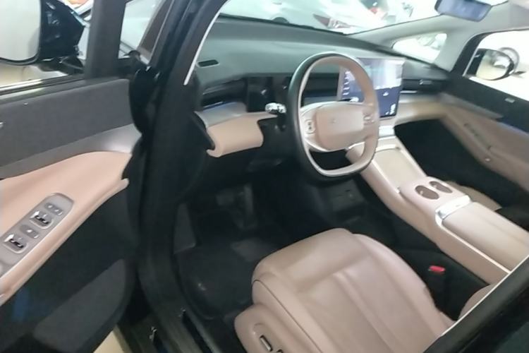 Used XPeng X9 2024 610 Long-Range Pro Left Front Seat