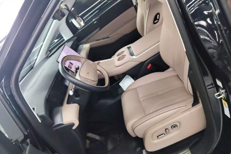 Used XPeng X9 2024 702 Ultra-Long Range Pro Left Front Seat