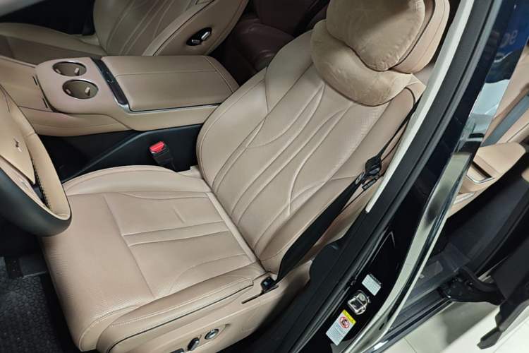 Used XPeng X9 2024 702 Ultra-Long Range Pro Left Front Seat