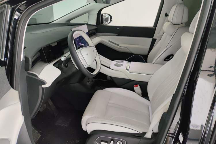 Used XPeng X9 2024 640 All-Wheel Drive High-Performance Max Left Front Seat