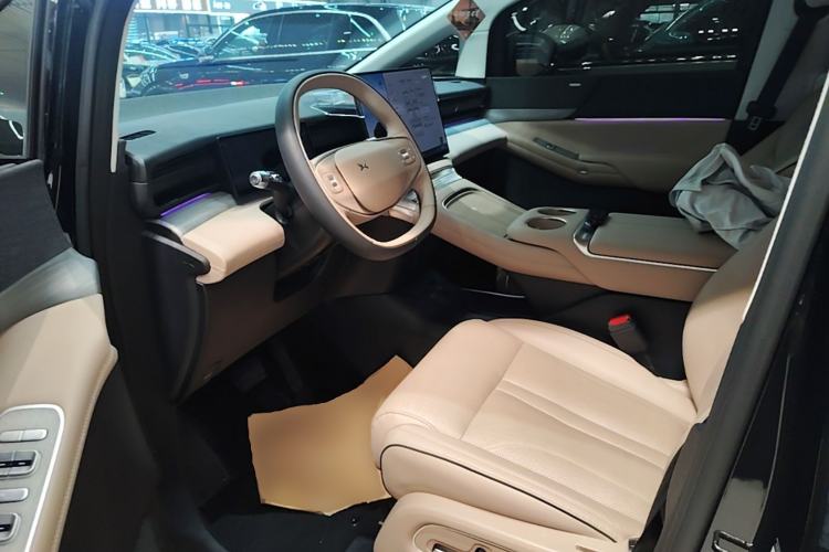 Used XPeng X9 2024 702 Ultra-Long Range Max Left Front Seat