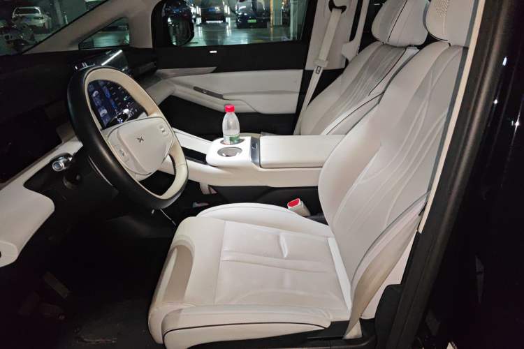 Used XPeng X9 2024 702 Ultra-Long Range Max Left Front Seat