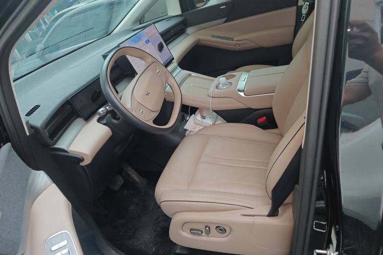 Used XPeng X9 2024 702 Ultra-Long Range Pro Left Front Seat