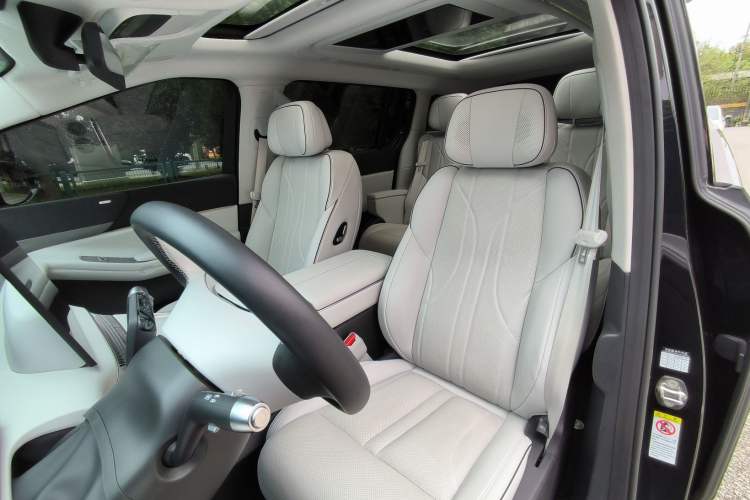 Used XPeng X9 2024 702 Ultra-Long Range Pro Left Front Seat