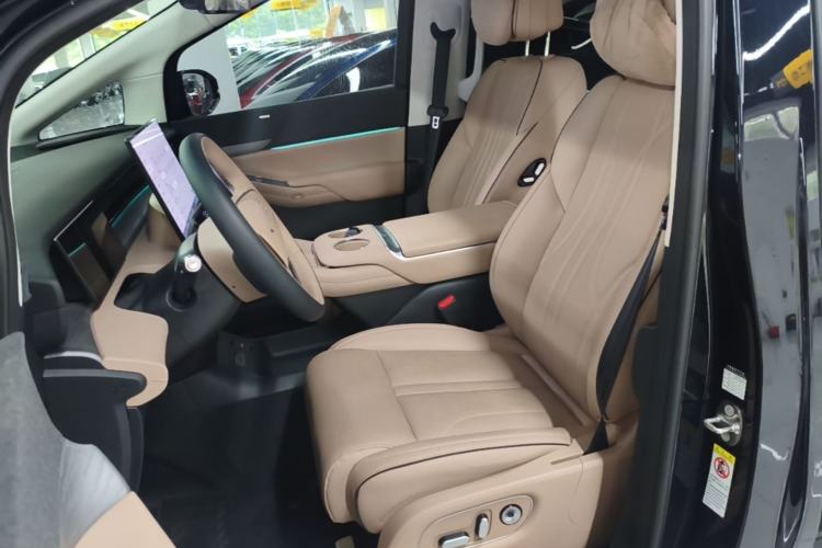 Used XPeng X9 2024 702 Ultra-Long Range Max Left Front Seat
