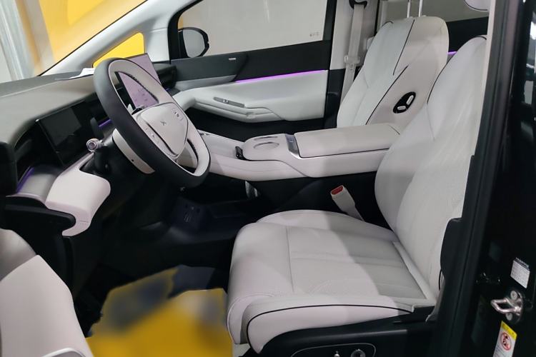 Used XPeng X9 2024 610 Long-Range Pro Left Front Seat