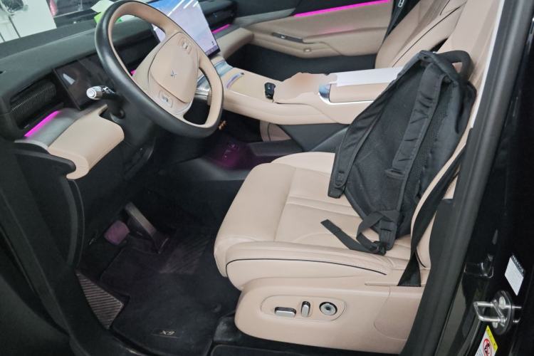 Used XPeng X9 2024 610 Long-Range Pro Left Front Seat