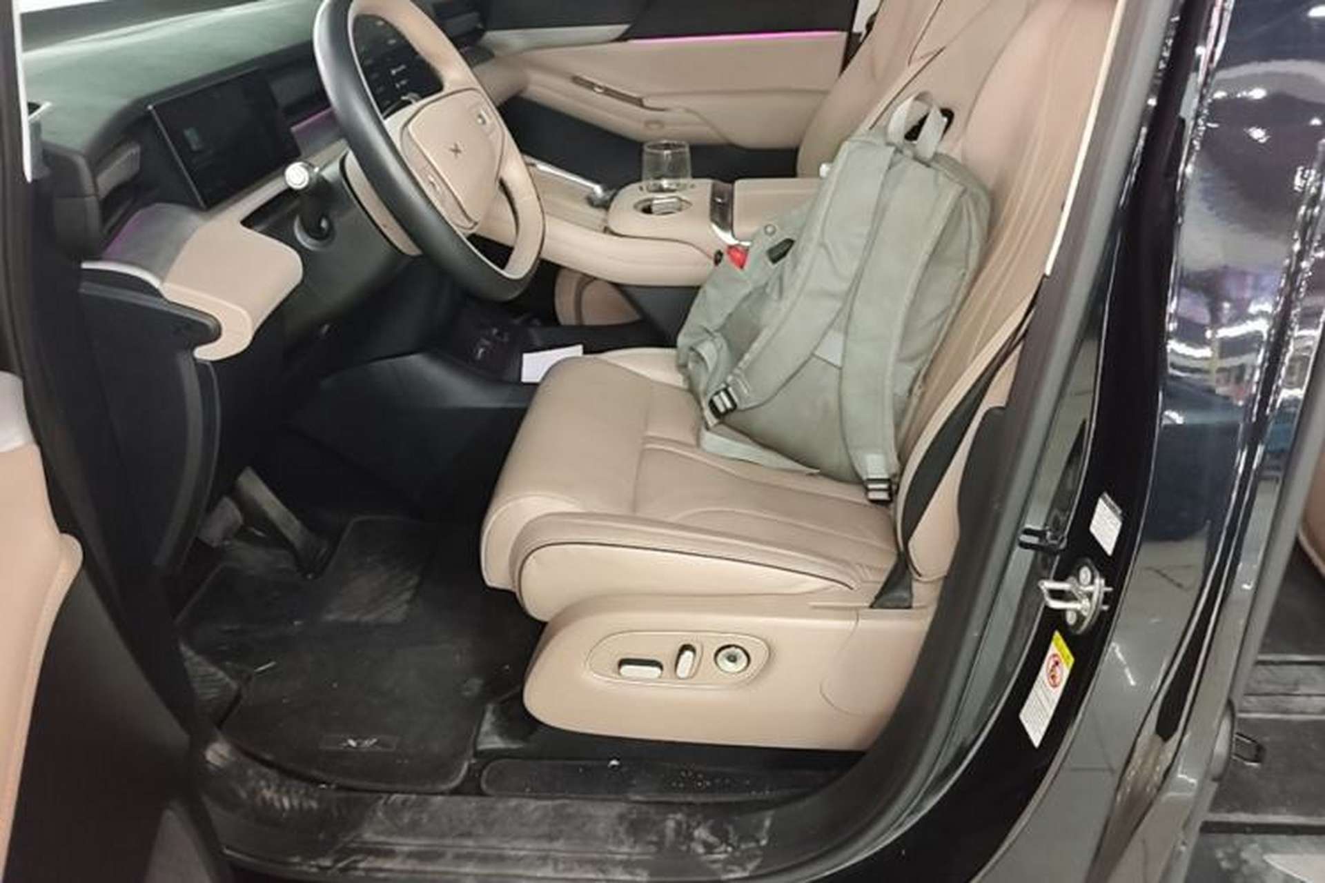 Used XPeng X9 2024 610 Long-Range Pro Left Front Seat