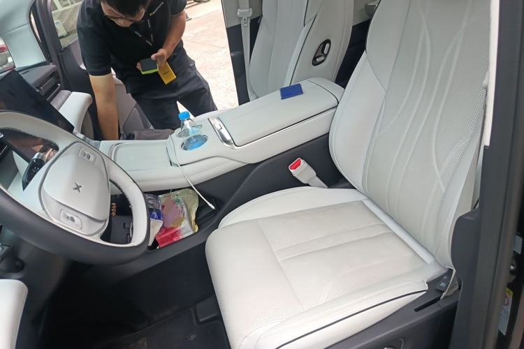 Used XPeng X9 2024 610 Long-Range Max Left Front Seat