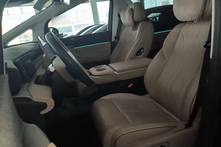 Used XPeng X9 2024 610 Long-Range Pro Left Front Seat