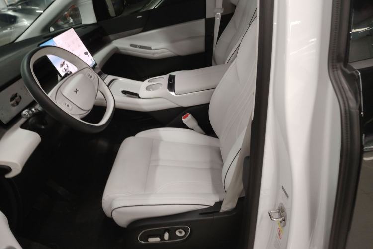 Used XPeng X9 2024 610 Long-Range Max Left Front Seat