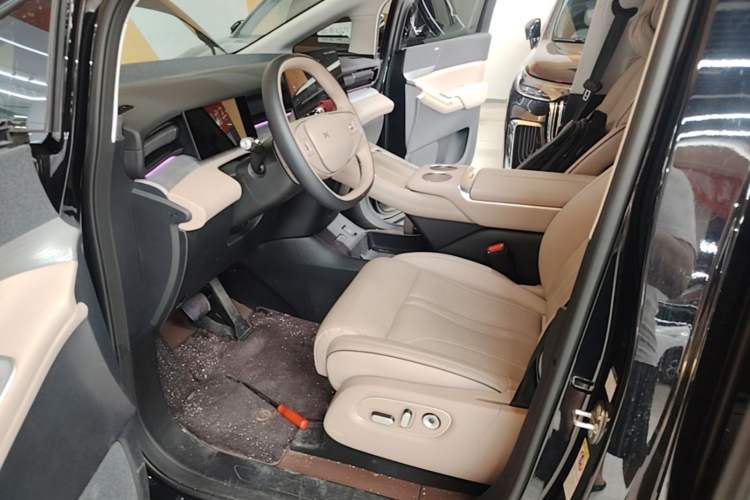 Used XPeng X9 2024 702 Ultra-Long Range Pro Left Front Seat