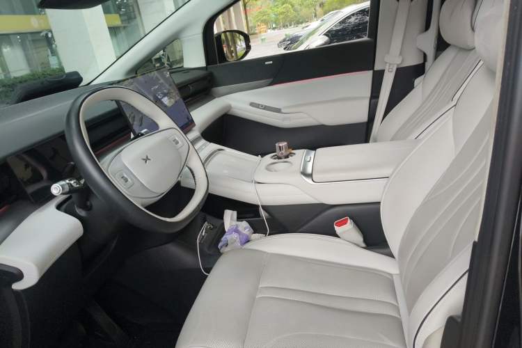 Used XPeng X9 2024 640 All-Wheel Drive High-Performance Max Left Front Seat