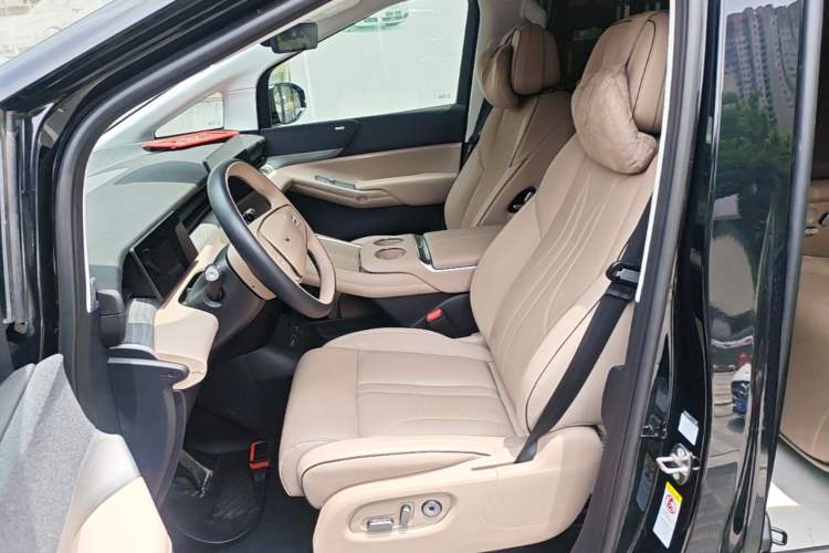 Used XPeng X9 2024 610 Long-Range Pro Left Front Seat
