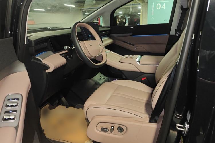 Used XPeng X9 2024 610 Long-Range Pro Left Front Seat