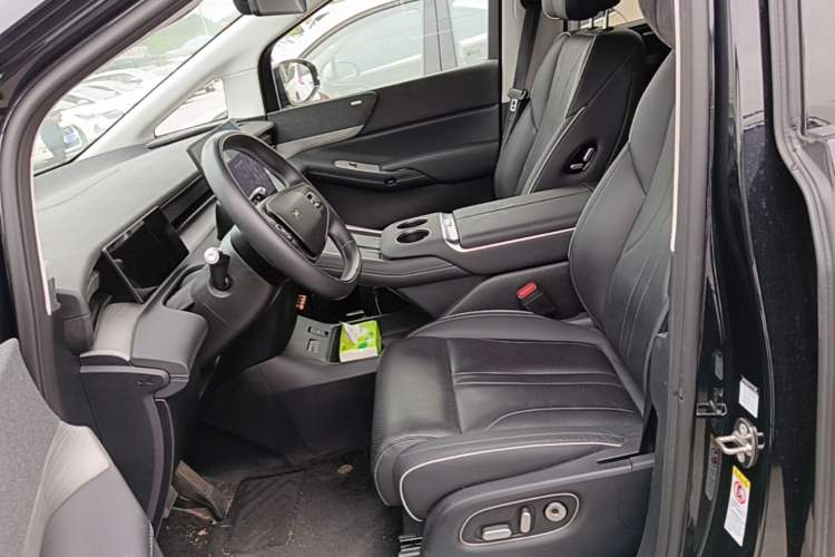 Used XPeng X9 2024 610 Long-Range Pro Left Front Seat