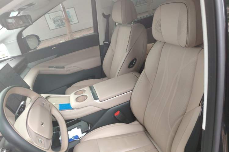 Used XPeng X9 2024 610 Long-Range Pro Left Front Seat