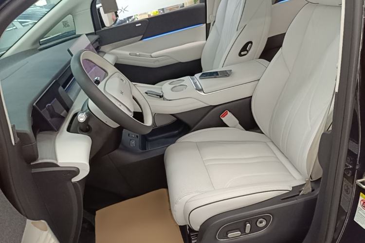 Used XPeng X9 2024 702 Ultra-Long Range Max Left Front Seat