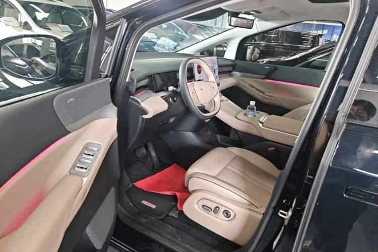 Used XPeng X9 2024 702 Ultra-Long Range Pro Left Front Seat