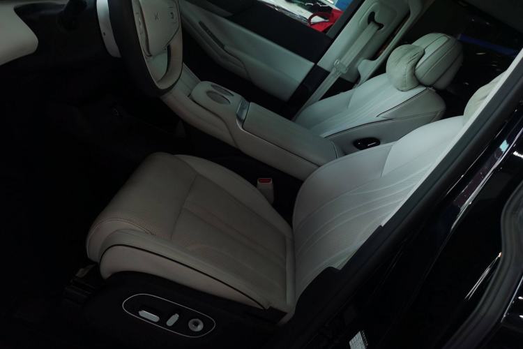 Used XPeng X9 2024 702 Ultra-Long Range Max Left Front Seat