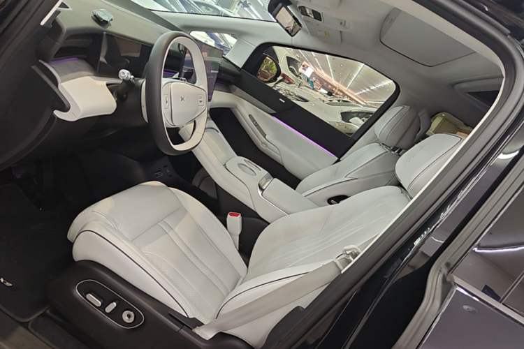 Used XPeng X9 2024 610 Long-Range Pro Left Front Seat