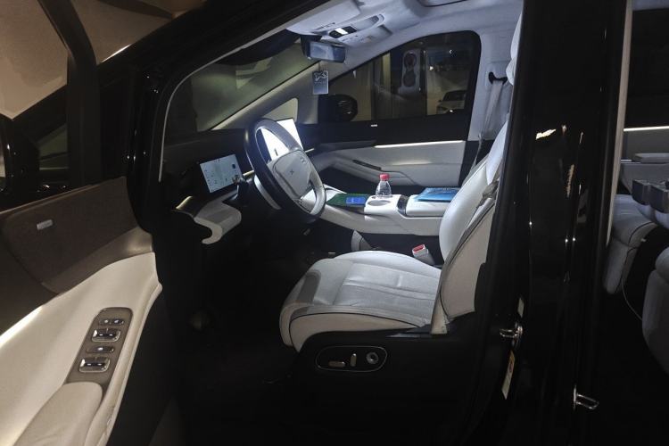Used XPeng X9 2024 702 Ultra-Long Range Pro Left Front Seat