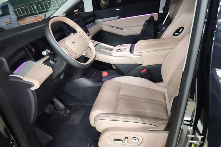 Used XPeng X9 2024 702 Ultra-Long Range Max Left Front Seat