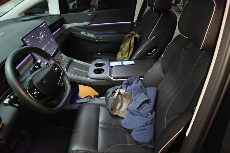 Used XPeng X9 2024 640 All-Wheel Drive High-Performance Max Left Front Seat