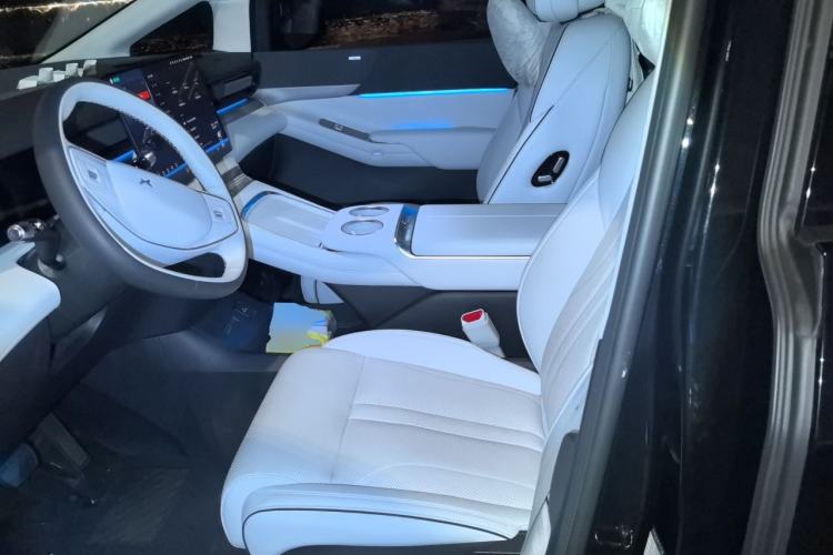 Used XPeng X9 2024 702 Ultra-Long Range Max Left Front Seat