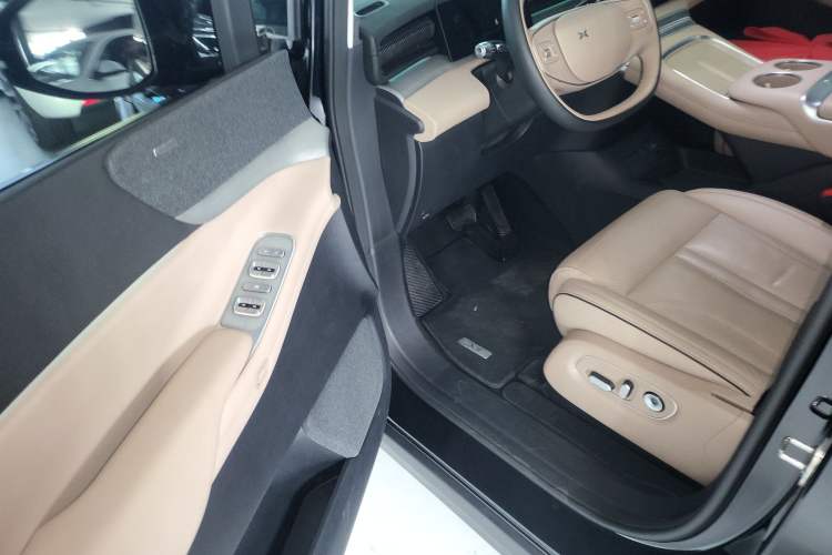 Used XPeng X9 2024 640 All-Wheel Drive High-Performance Max Left Front Seat