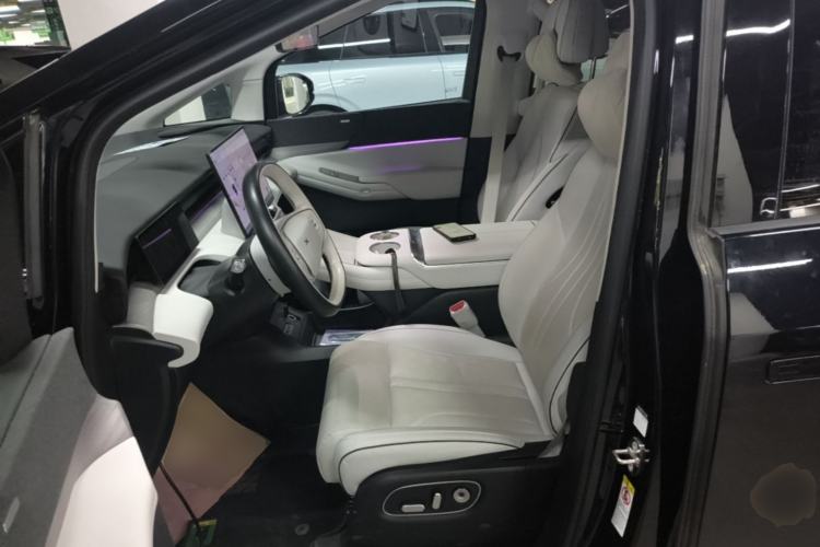 Used XPeng X9 2024 640 All-Wheel Drive High-Performance Max Left Front Seat