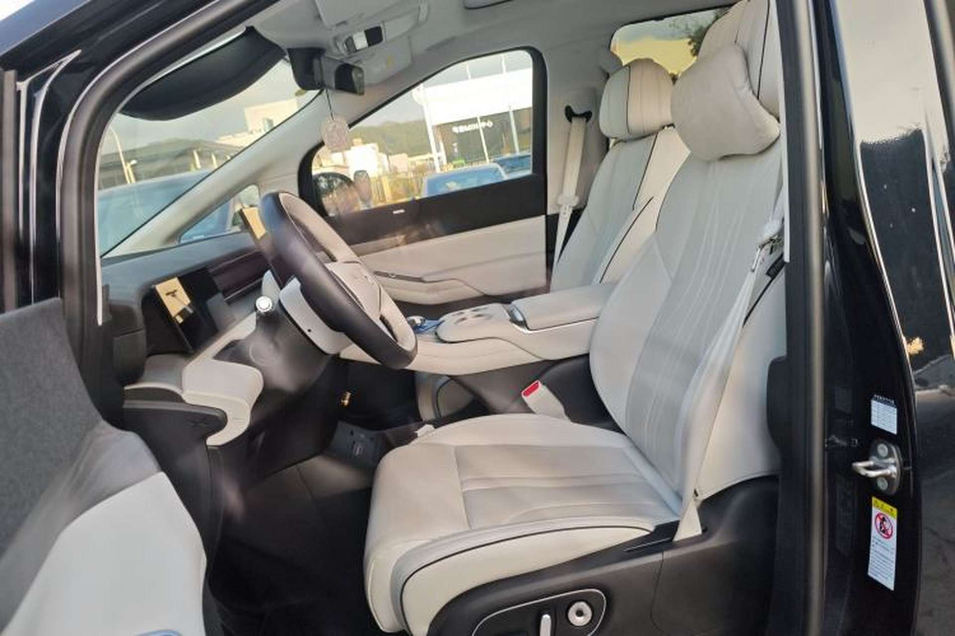 Used XPeng X9 2024 702 Ultra-Long Range Max Left Front Seat