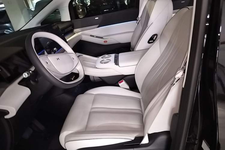 Used XPeng X9 2024 702 Ultra-Long Range Max Left Front Seat