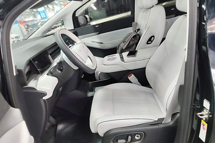 Used XPeng X9 2024 702 Ultra-Long Range Pro Left Front Seat