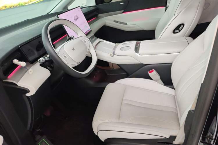 Used XPeng X9 2024 702 Ultra-Long Range Max Left Front Seat