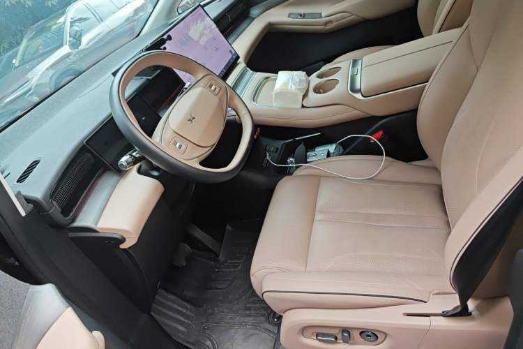 Used XPeng X9 2024 702 Ultra-Long Range Max Left Front Seat