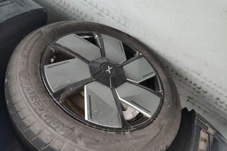 Used XPeng X9 2024 640 All-Wheel Drive High-Performance Max Left Front Wheel Hub