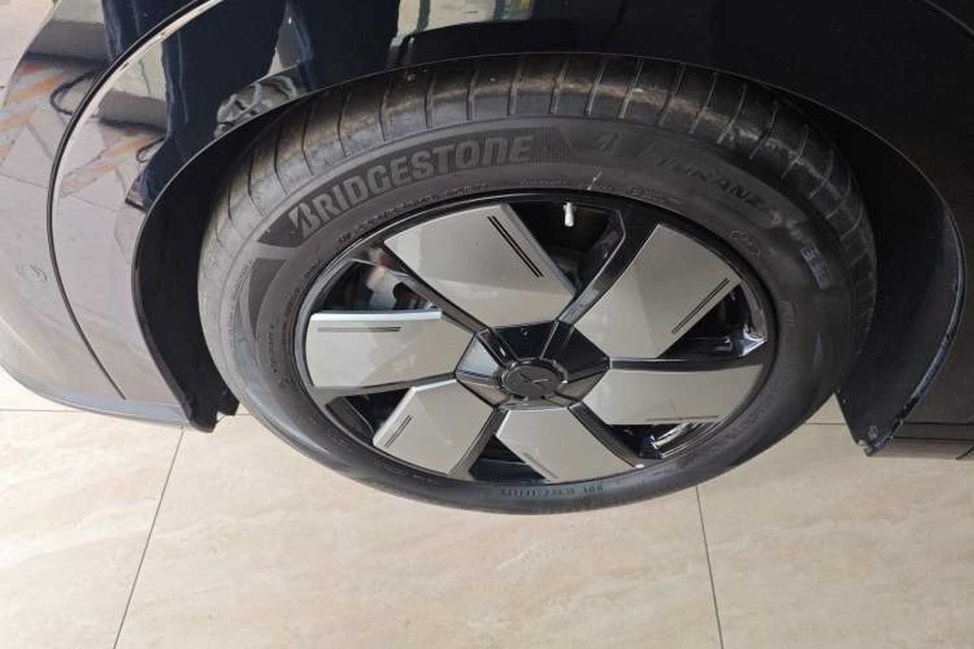Used XPeng X9 2024 702 Ultra-Long Range Pro Left Front Wheel Hub