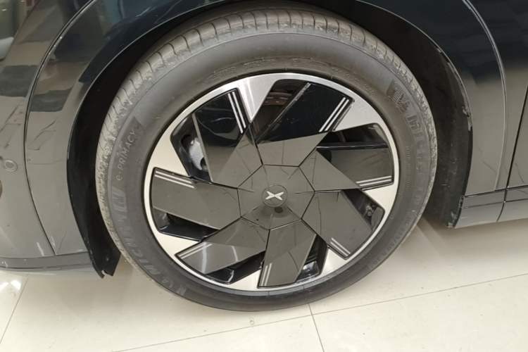 Used XPeng X9 2024 640 All-Wheel Drive High-Performance Max Left Front Wheel Hub