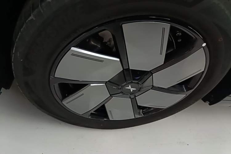 Used XPeng X9 2024 702 Ultra-Long Range Pro Left Front Wheel Hub