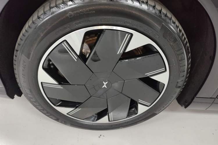 Used XPeng X9 2024 702 Ultra-Long Range Max Left Front Wheel Hub