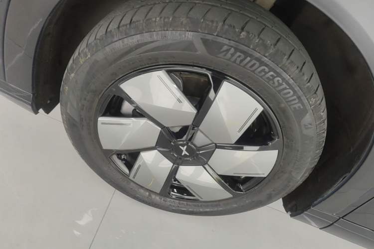 Used XPeng X9 2024 640 All-Wheel Drive High-Performance Max Left Front Wheel Hub