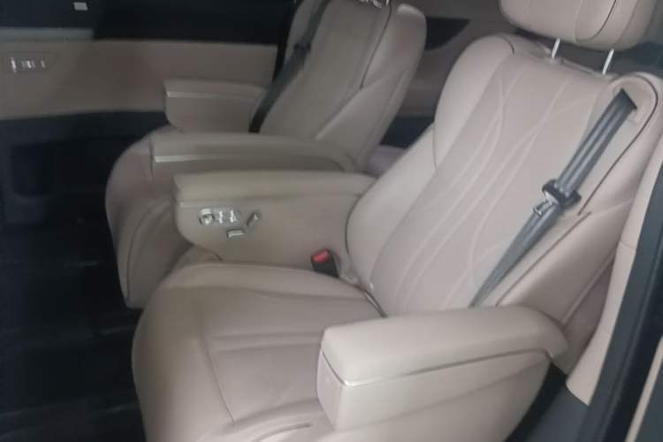 Used XPeng X9 2024 610 Long-Range Pro Left Rear Seat