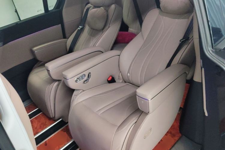 Used XPeng X9 2024 702 Ultra-Long Range Pro Left Rear Seat
